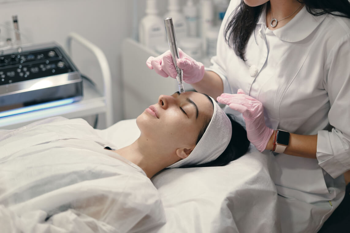 <div>Medical Microneedling to Reduce Pore Size</div>